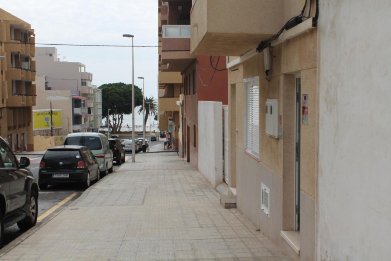 Vianymar Apartamentos El Medano  Exterior photo