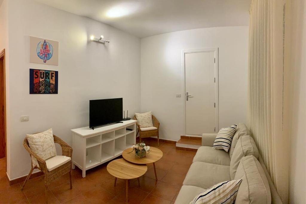 Vianymar Apartamentos El Medano  Exterior photo